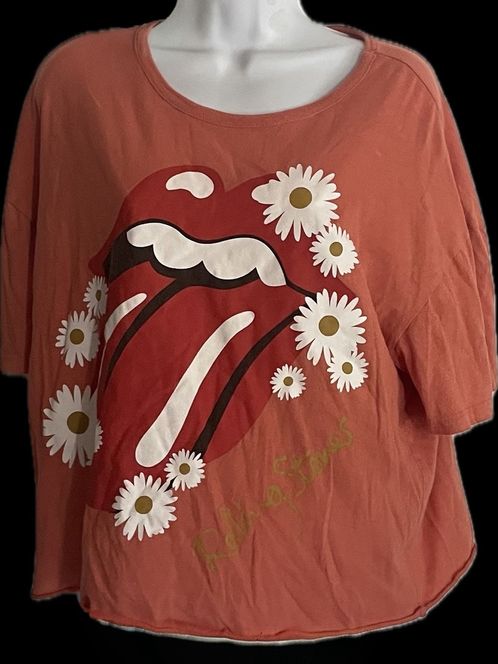 the Rolling Stones Coral Graphic Cropped Tee with Red Tongue and White Daisies
